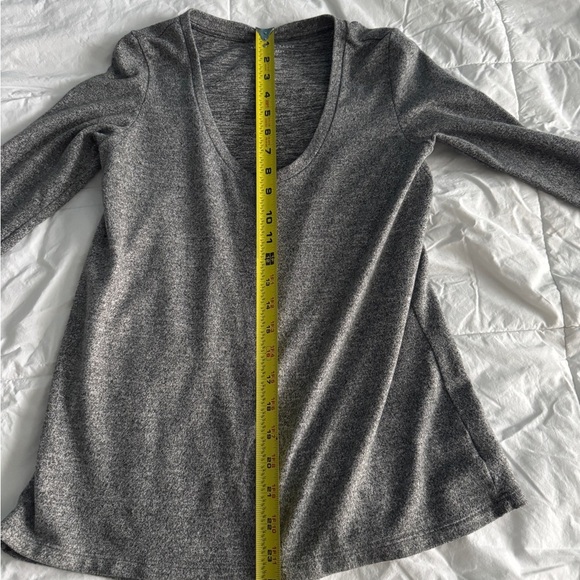 American Eagle Gray Long Sleeve Soft Knit Tee Top - Size XSmall - Picture 2 of 11